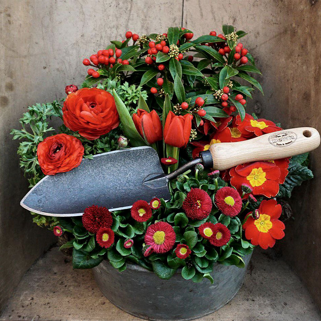 How to Use a Trowel to Plant Small Flowers in Containers: Expert Tips