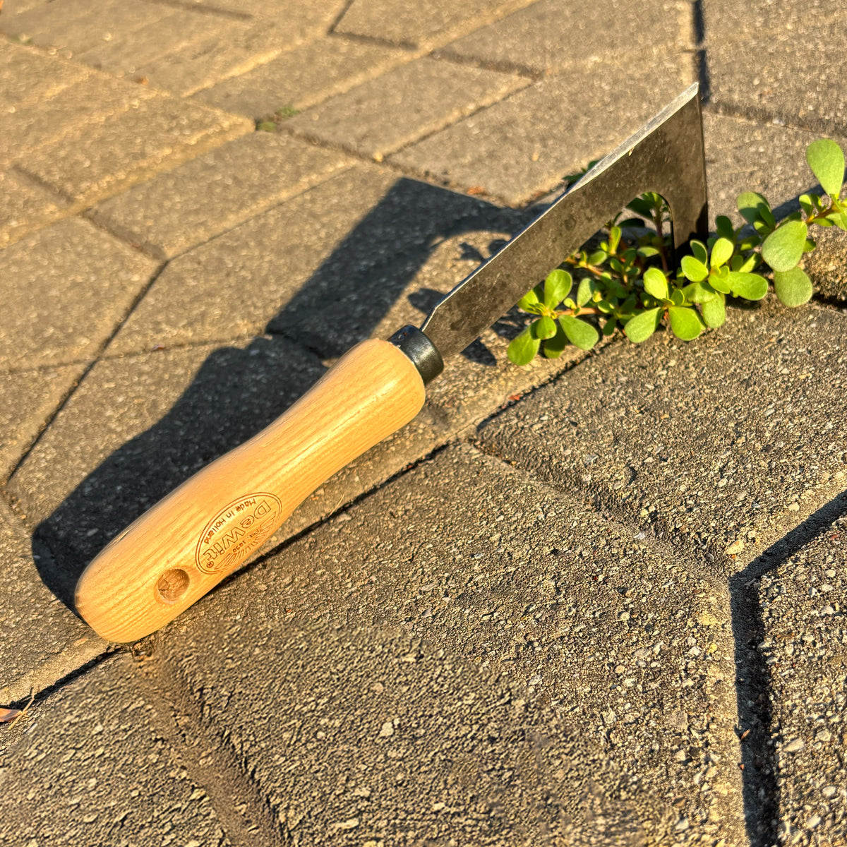 DeWit Patio Knife - Paver Weeding Tool, Head 5.5"L X 3"W Total Length: 11" 0.5 lbs