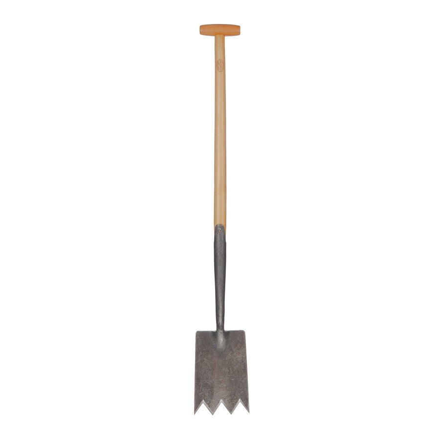 DeWit Forged Shark Tooth Spade, Head: 9.4"L x 6.5"W Total: 44"L
