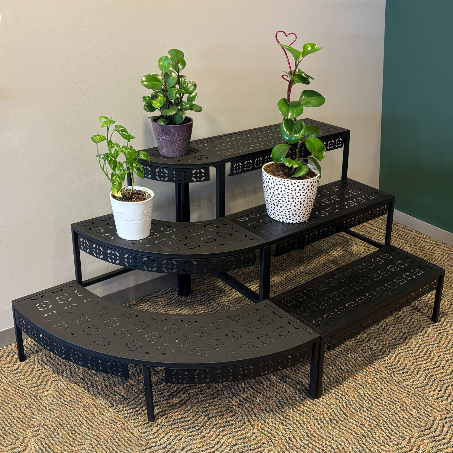 circular plant stand indoor 3-tier Corner Plant Stand Black Powder-Coated Steel, Indoor/Outdoor Decorative Display Shelf