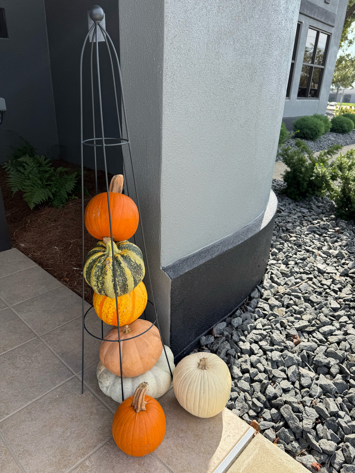 Queen Obelisk Classic – Stylish Garden Plant Support