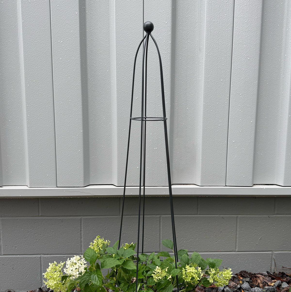 Queen Obelisk Classic – Stylish Garden Plant Support