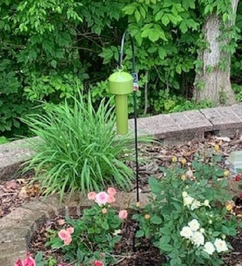 Green Guardian Organic Pest Control with Adjustable Height Shepherd Hook – Chemical-Free Outdoor Pest & Mosquito Repellent Kit