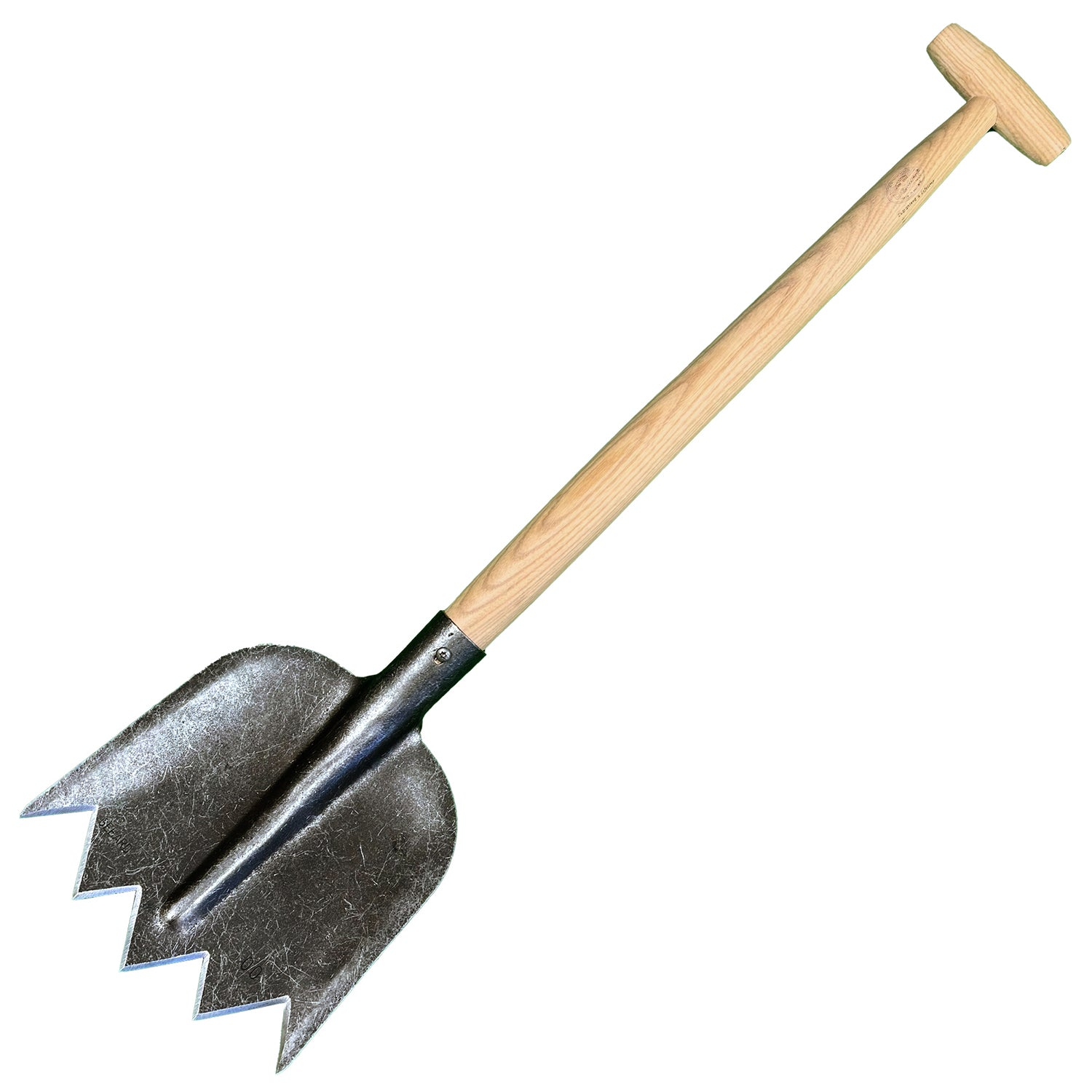 DeWit Serrated Shovel with ergonomic T-handle and ash wood handle, ideal for camping.